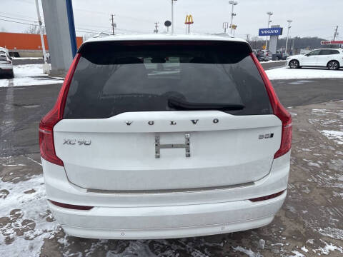 2023 Volvo XC90 B5 Core