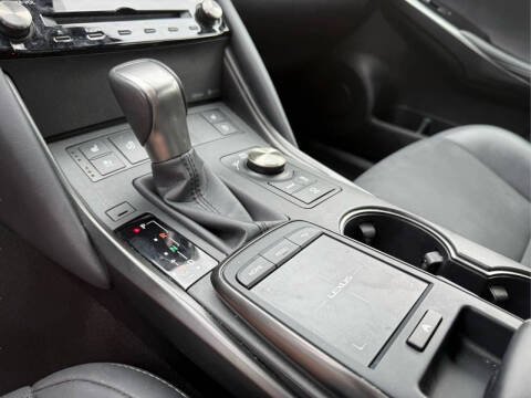2023 Lexus IS 300