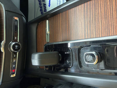 2024 Volvo XC60 B5 Plus Dark Theme