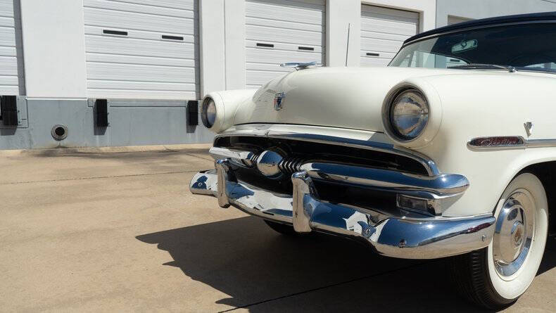 1953 Ford Crestline