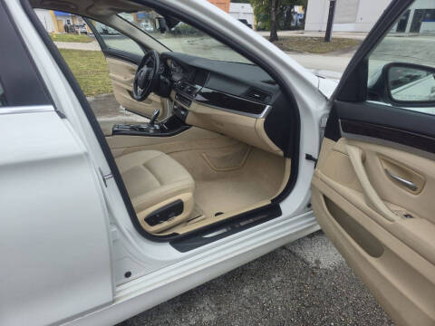 2015 BMW 5 Series 528i