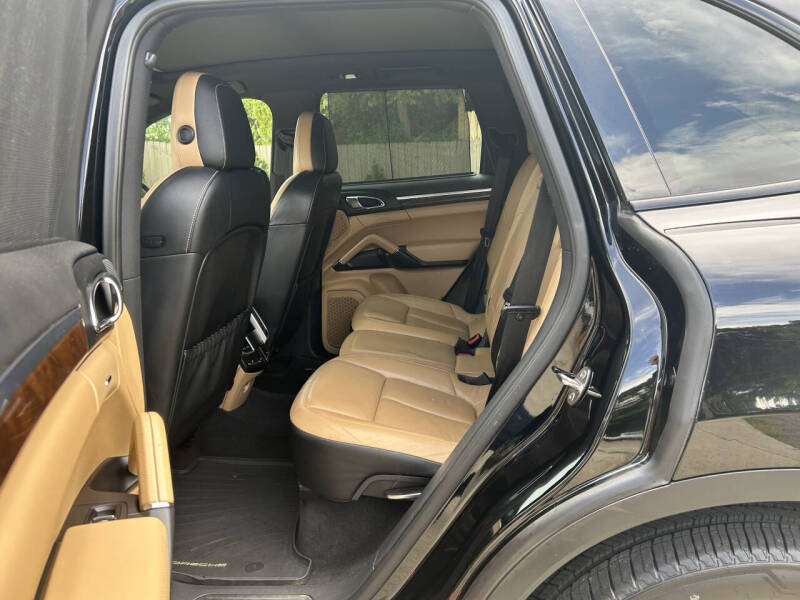 2014 Porsche Cayenne Platinum