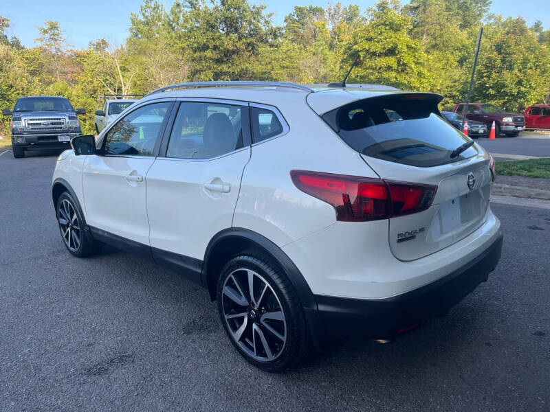 2017 Nissan Rogue Sport SL photo 2