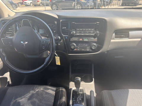 2016 Mitsubishi Outlander ES