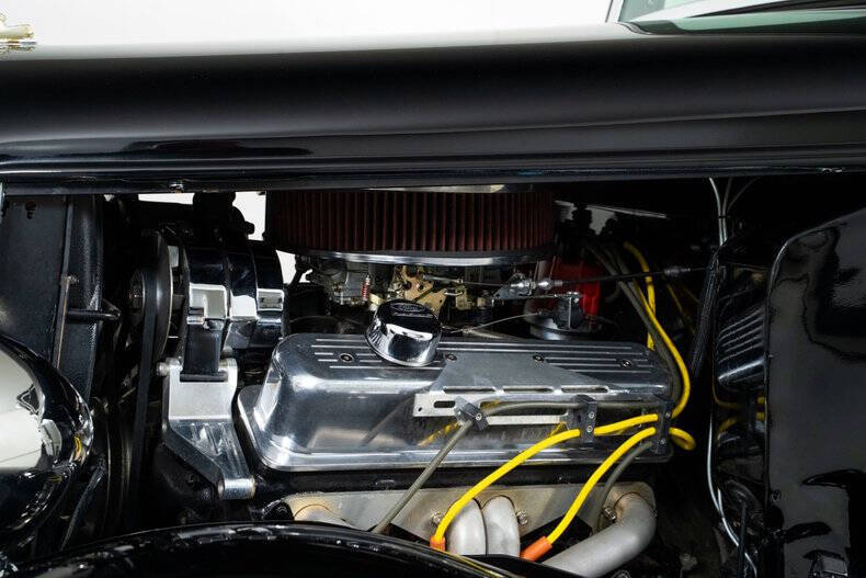 1933 Ford Super Deluxe