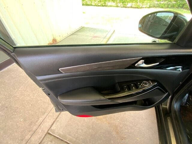 2020 Kia Cadenza Technology