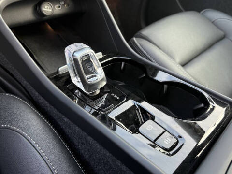 2025 Volvo XC40 B5 Plus Bright Theme