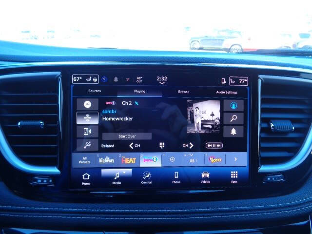 2026 Chrysler Pacifica Select