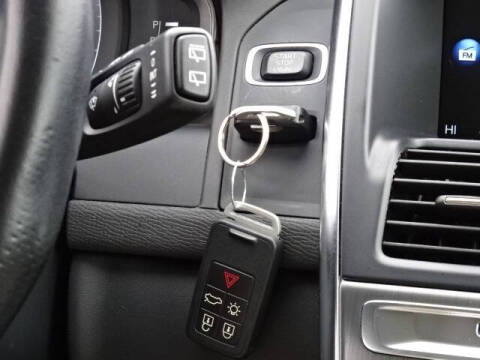 2016 Volvo XC60 T6 Drive-E R-Design Platinum