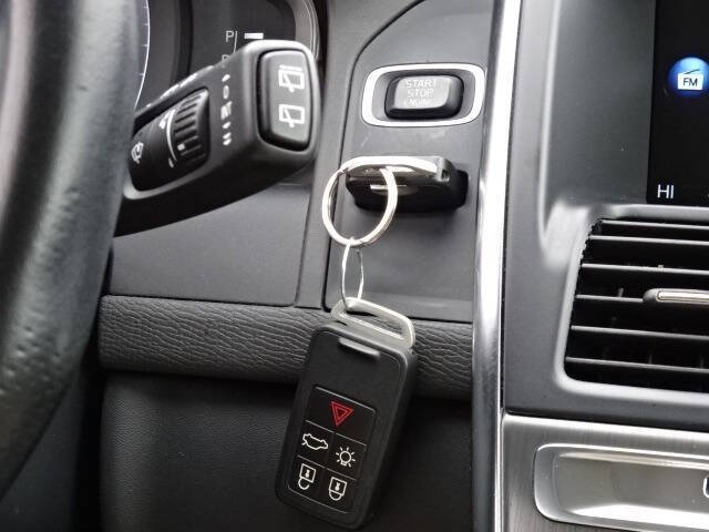 2016 Volvo XC60 T6 Drive-E R-Design Platinum