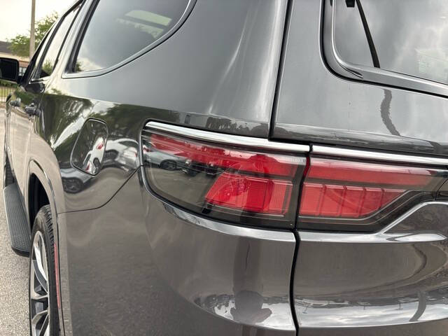 2022 Jeep Wagoneer 11
