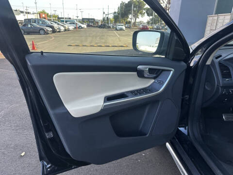 2011 Volvo XC60 3.2 R-Design