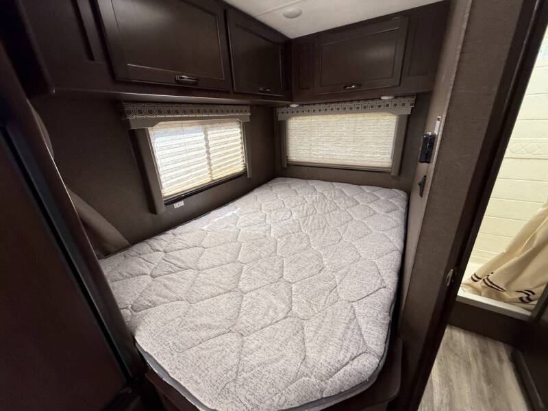 2019 Ford FOUR WINDS THOR 22E