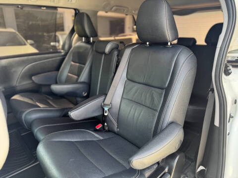 2017 Toyota Sienna SE 8-Passenger