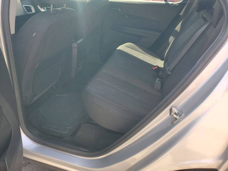 2017 Chevrolet Equinox LS - Photo 10