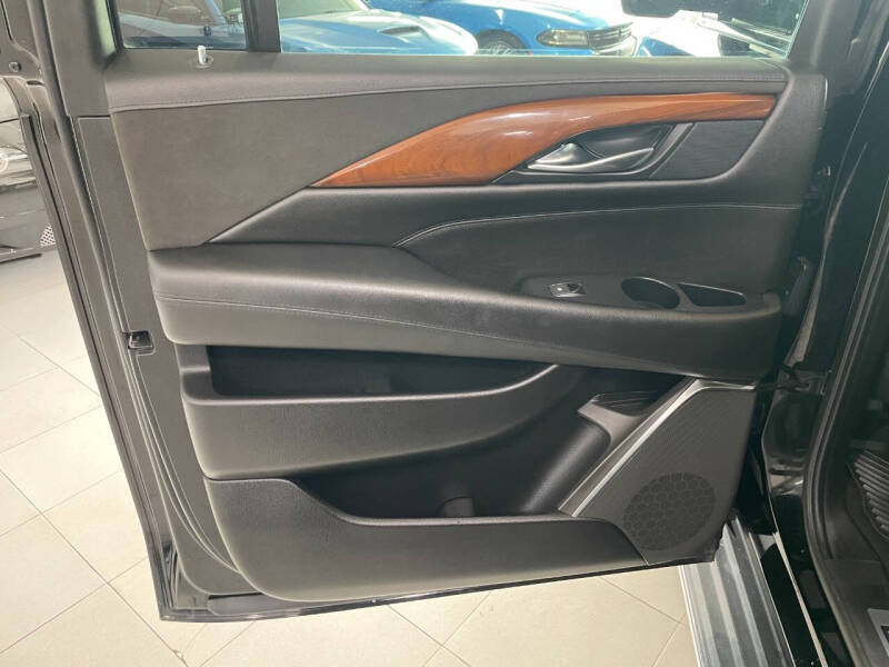 2018 Cadillac Escalade ESV Luxury