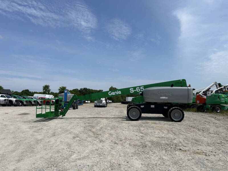 2016 Genie 65' Manlift