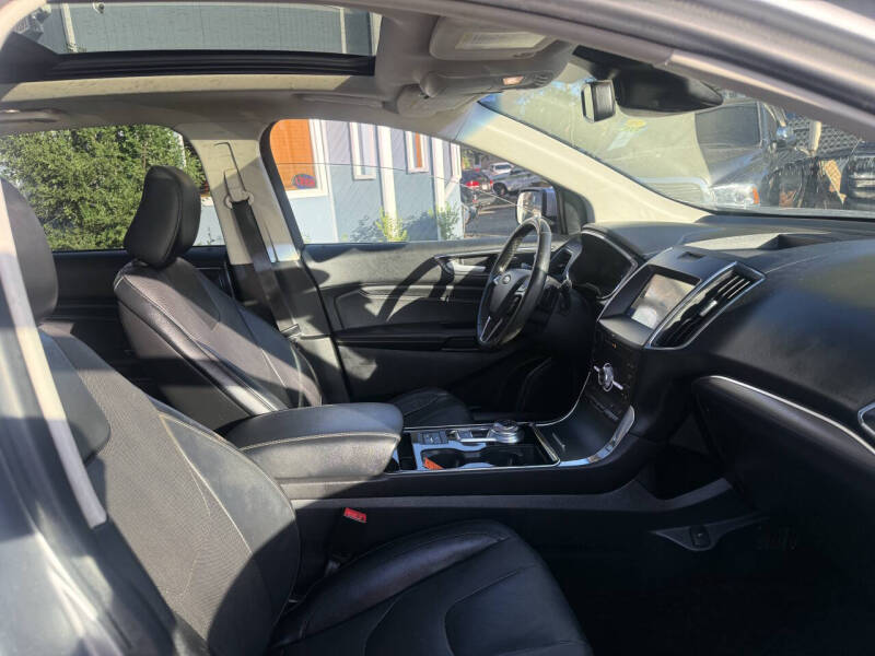 2020 Ford Edge Titanium