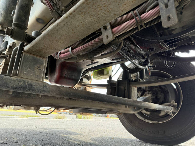 2011 Freightliner M2 106