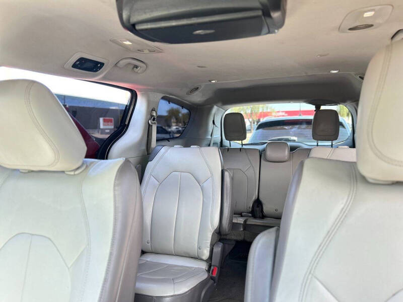 2017 Chrysler Pacifica Touring-L