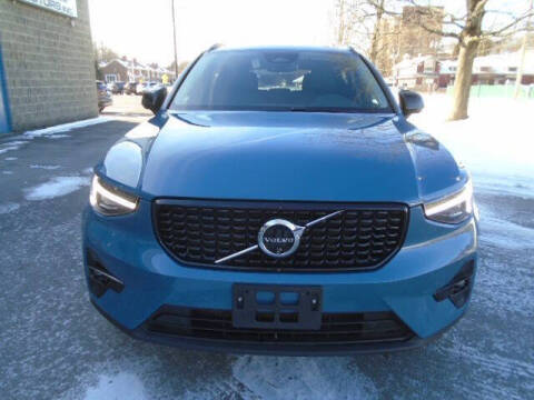 2024 Volvo XC40 B5 Plus Dark Theme