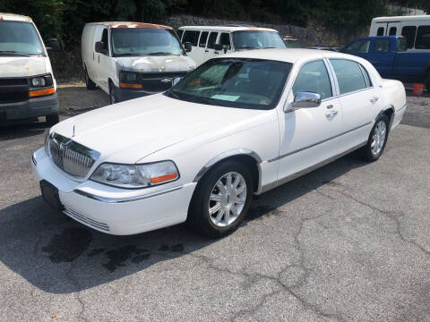 2009 Lincoln Town Car for sale at J & J Autoville Inc. in Roanoke VA