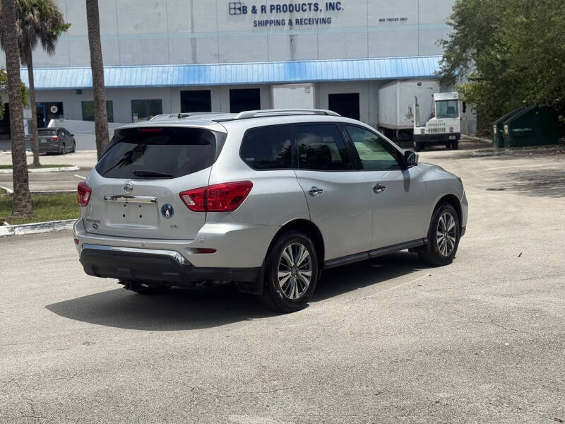 2017 Nissan Pathfinder SL