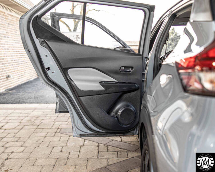 2021 Nissan Kicks SR
