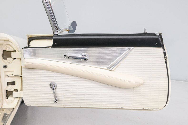 1957 Ford Thunderbird