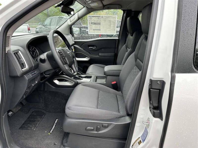 2025 Nissan Frontier SV