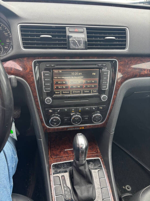 2012 Volkswagen Passat SEL