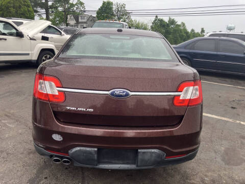 2010 Ford Taurus SE