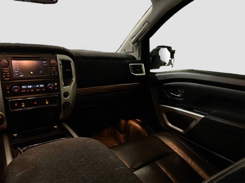 2017 Nissan Titan SL