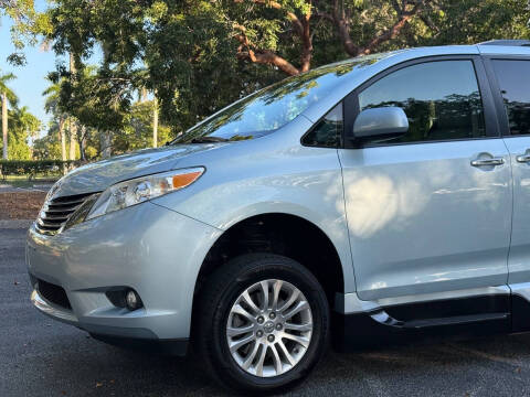 2016 Toyota Sienna XLE 7-Passenger Auto Access Seat