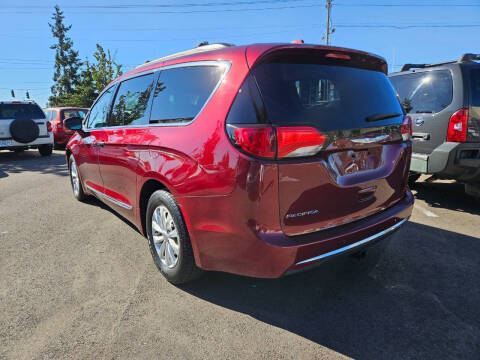 2017 Chrysler Pacifica Touring-L
