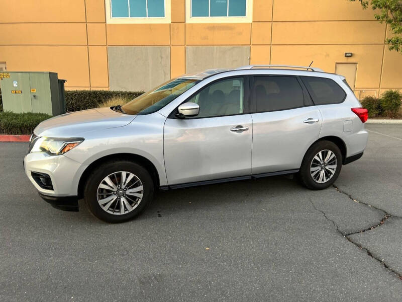 2017 Nissan Pathfinder SV