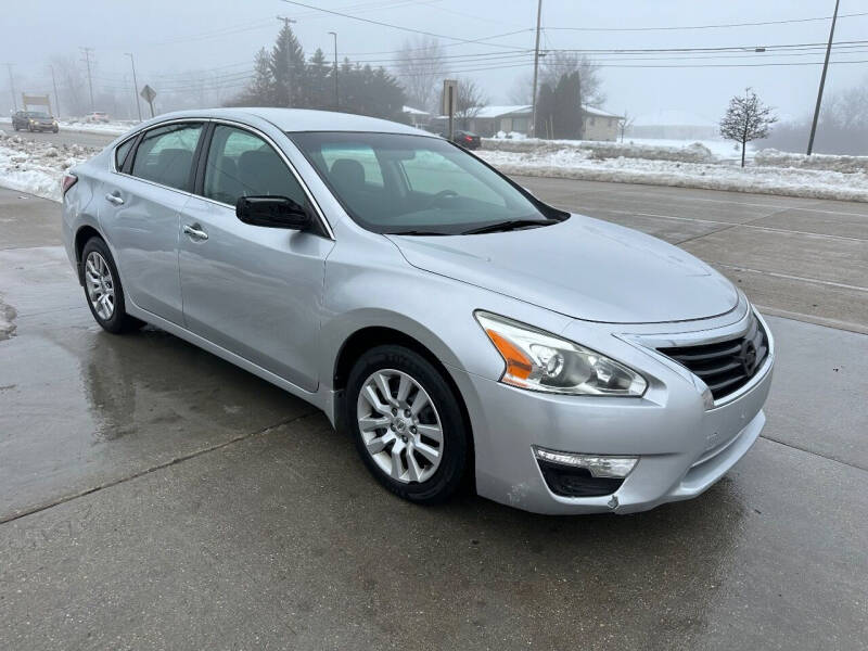 Used 2015 Nissan Altima S with VIN 1N4AL3AP0FN329792 for sale in Oak Creek, WI