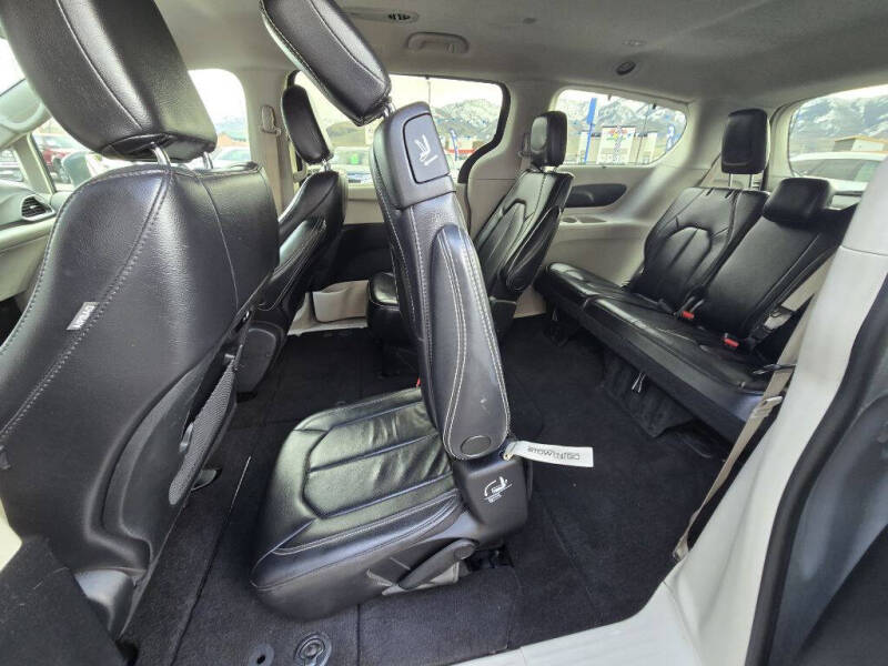 2022 Chrysler Pacifica Touring L