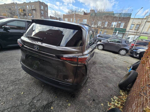 2021 Toyota Sienna LE 8-Passenger