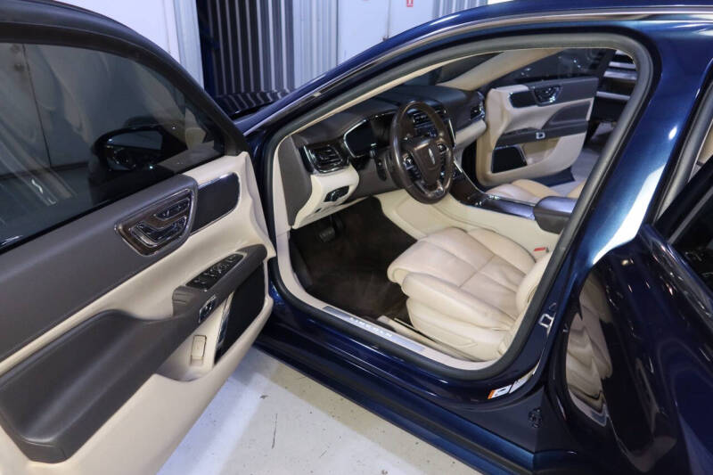 2017 Lincoln Continental Select