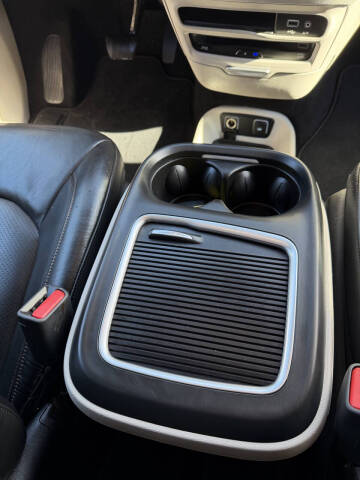 2017 Chrysler Pacifica Touring-L Plus