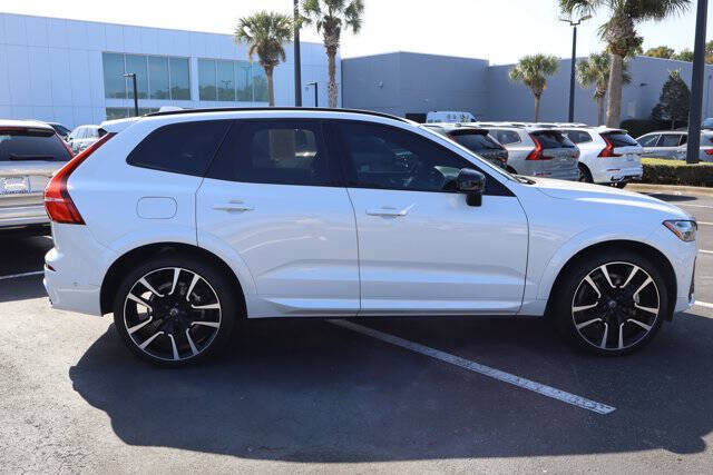 2024 Volvo XC60 Recharge T8 Ultimate Dark Theme