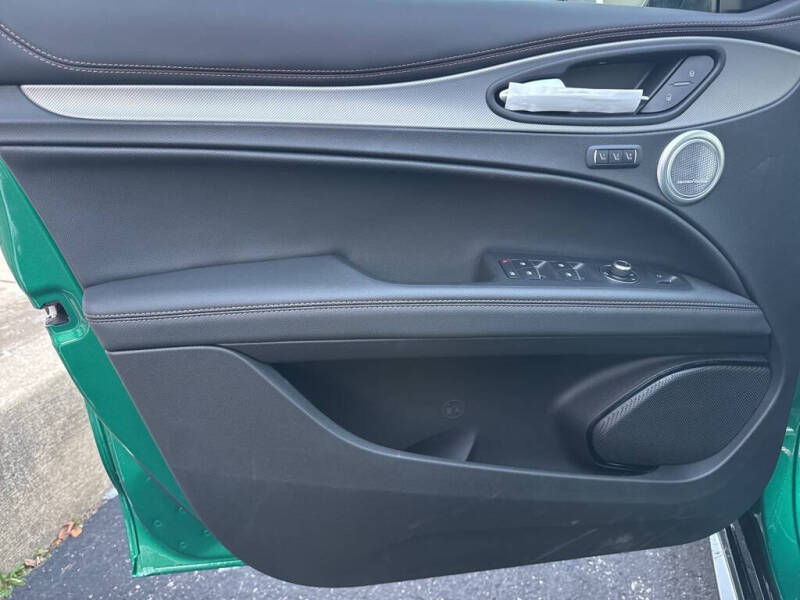 2025 Alfa Romeo Stelvio Intensa