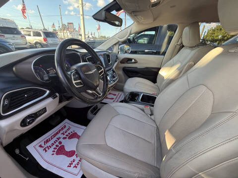 2017 Chrysler Pacifica Touring-L Plus