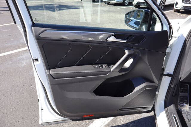 2023 Volkswagen Tiguan SE R-Line Black