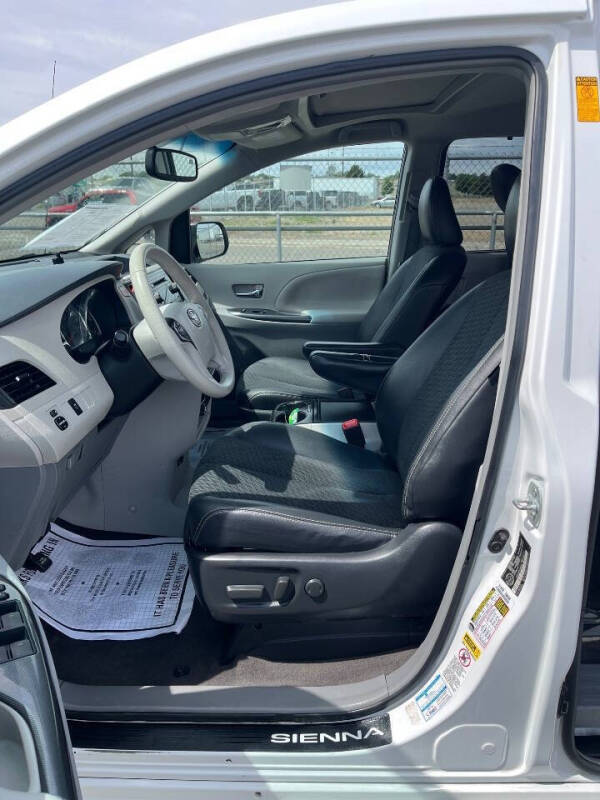 2014 Toyota Sienna SE 8-Passenger