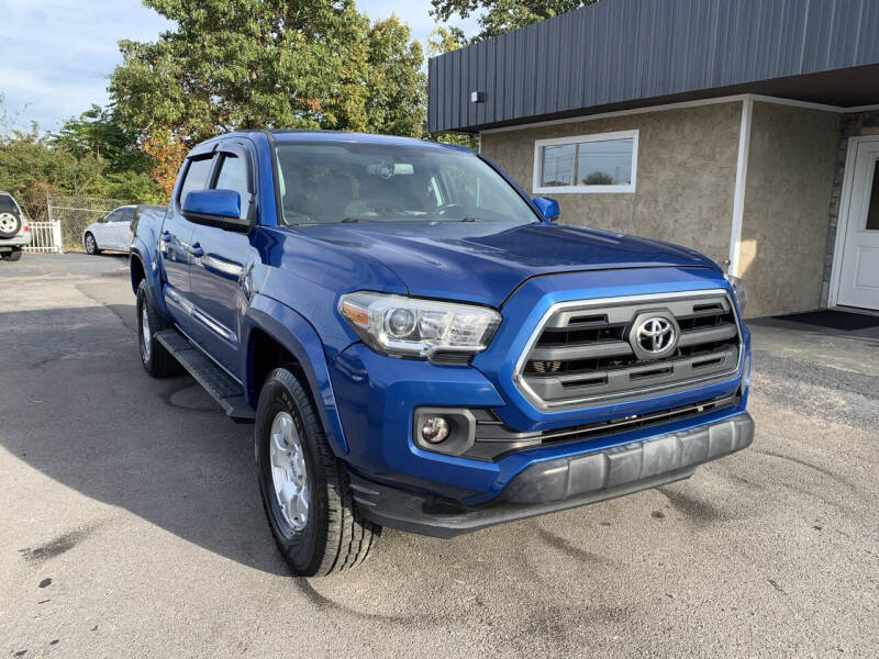 2017 Toyota Tacoma SR5's photo