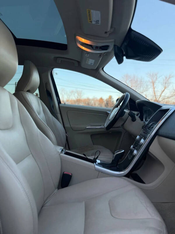 2015 Volvo XC60 T5 Drive-E Platinum