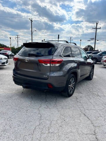 2018 Toyota Highlander SE