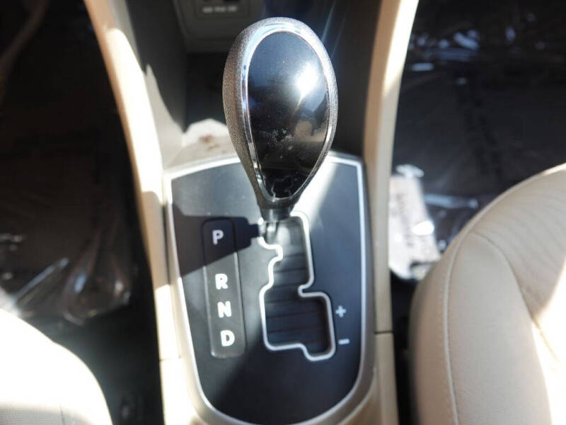 2012 Hyundai Accent GLS